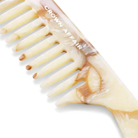 Crown Affair The Comb No. 002 in Carrara - Picture 3 of 5